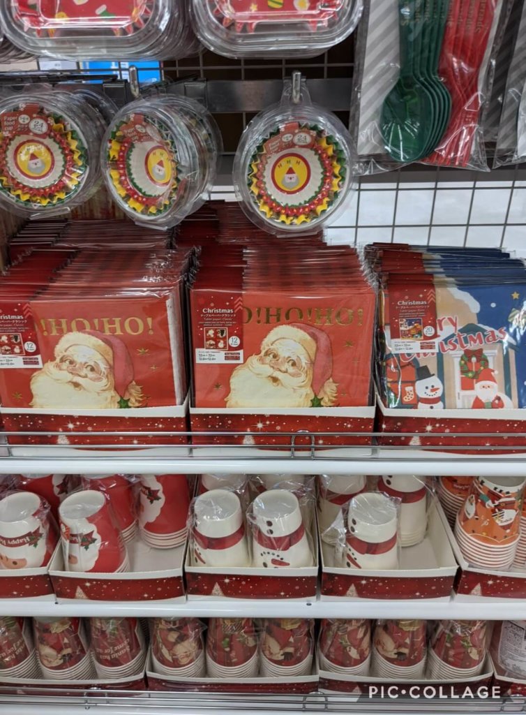 ダイソー クリスマス柄ペーパータオル、おかずカップ、紙コップ、カトラリー
