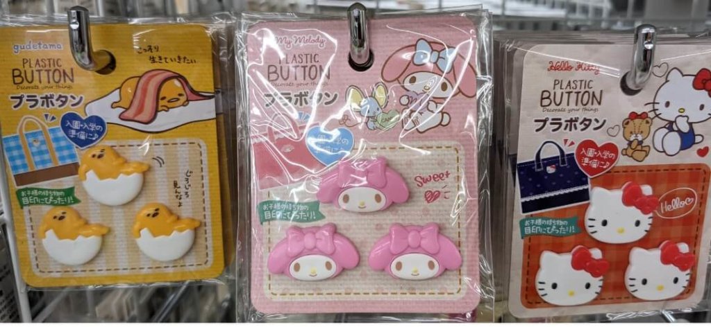 ダイソー プラボタン(ぐでたま、マイメロディ、ハローキティ)