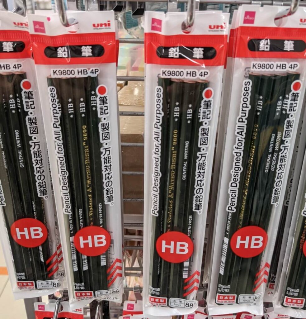ダイソー　uni鉛筆　HB