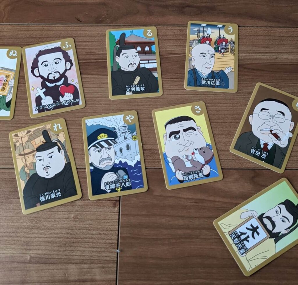 ダイソー 歴史人物かるたの絵札を並べたところ。