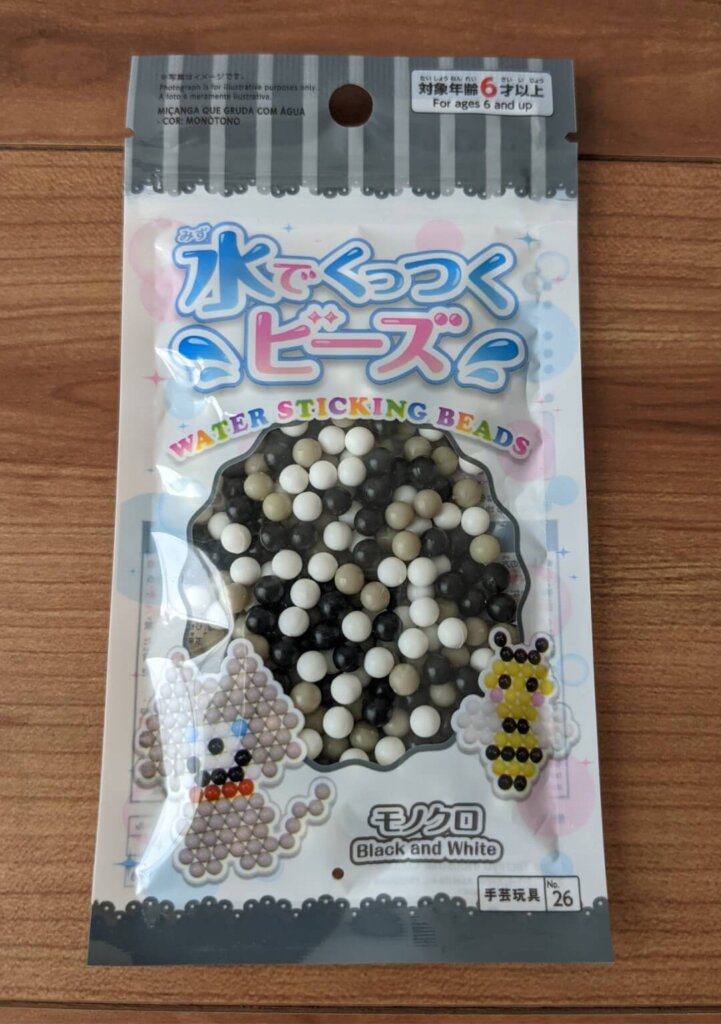 ダイソー　水でくっつくビーズ　モノクロ