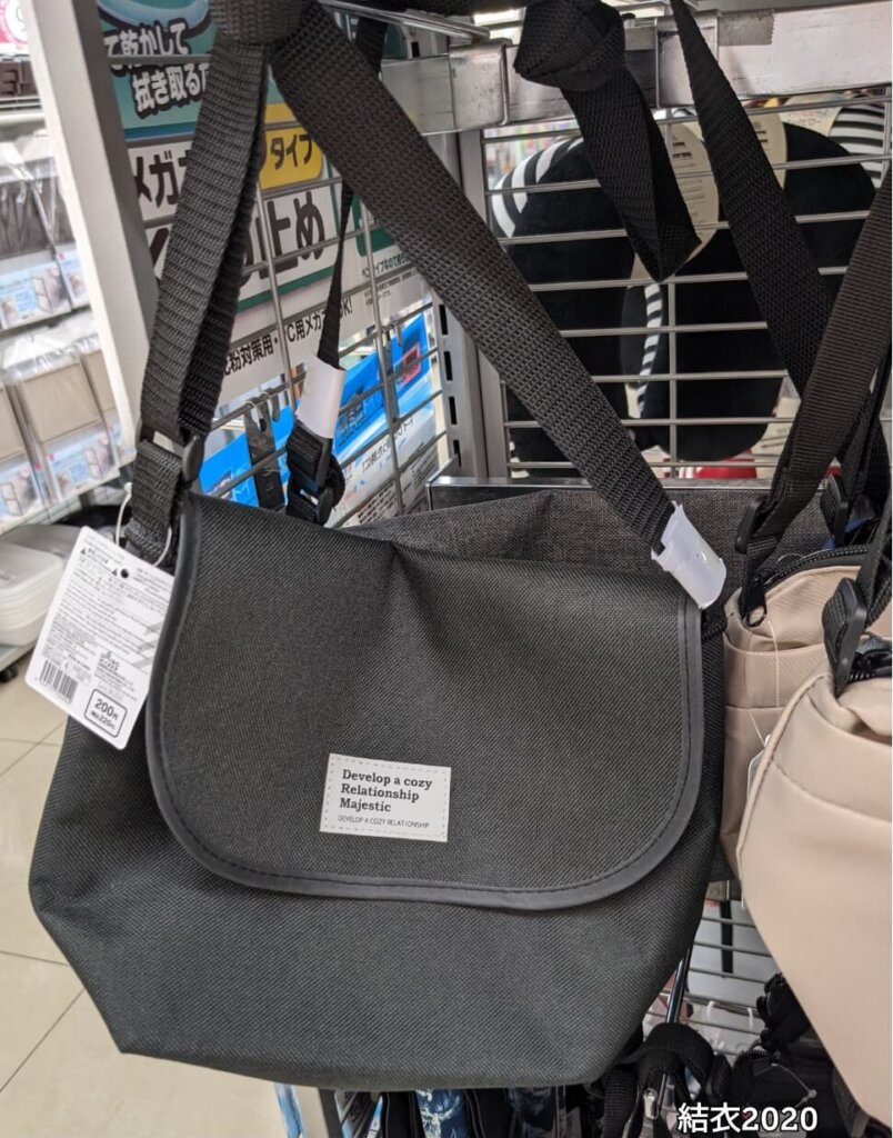 ダイソー　ショルダーバッグ　※220円（税込）