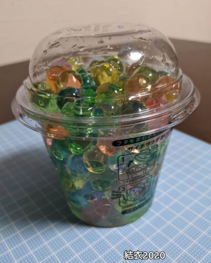 マクドナルドのサラダカップに保管。
