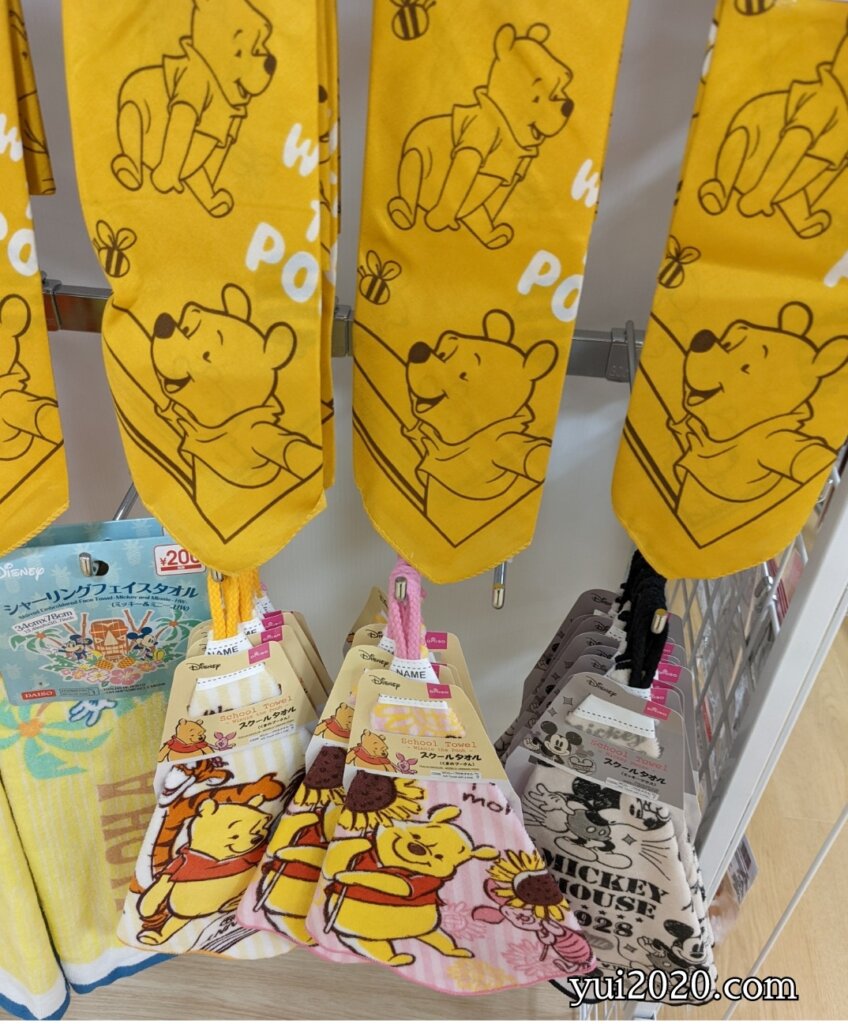 ダイソー　くまのプーさんバンダナ、ディズニーデザイン　ループ付きタオル