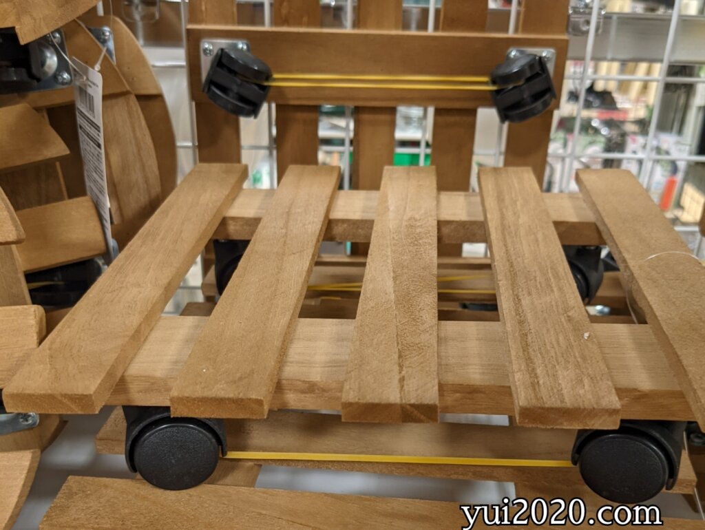 ダイソー 木製キャスタ―トレー 角型 ※税込220円