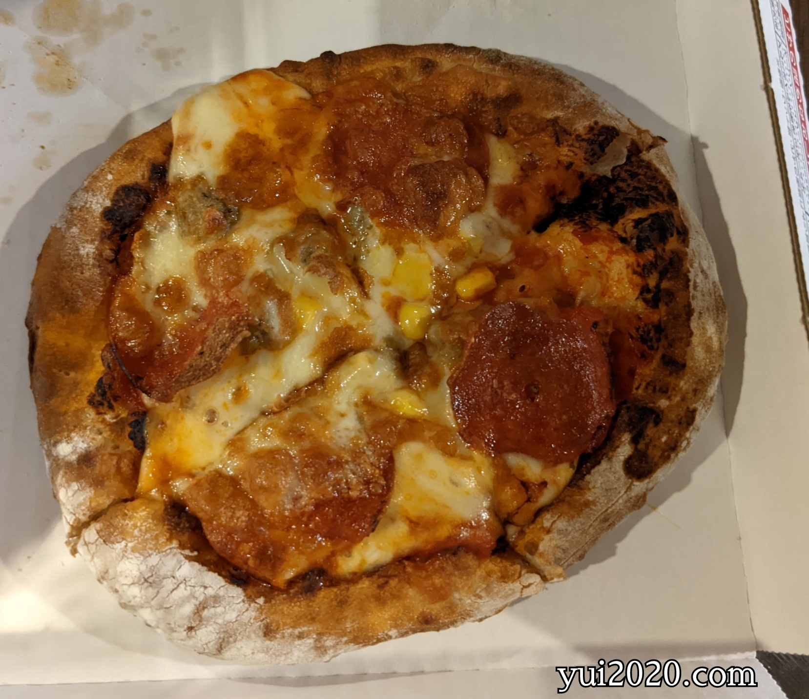 焼きたてのピザ
