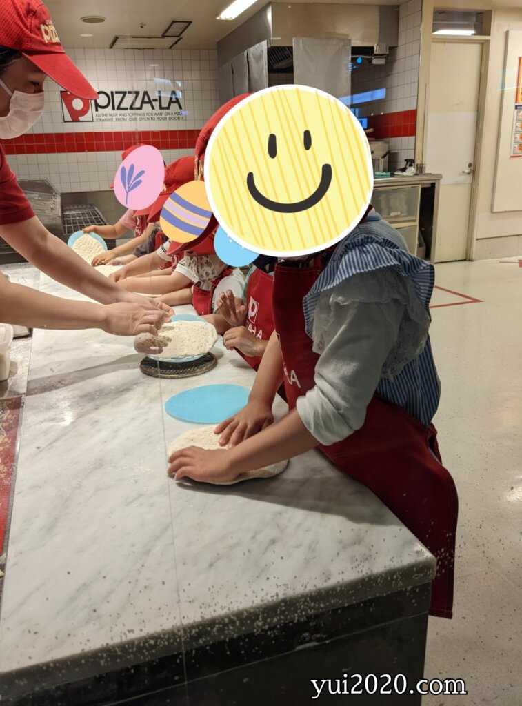 生地を伸ばすところからスタート