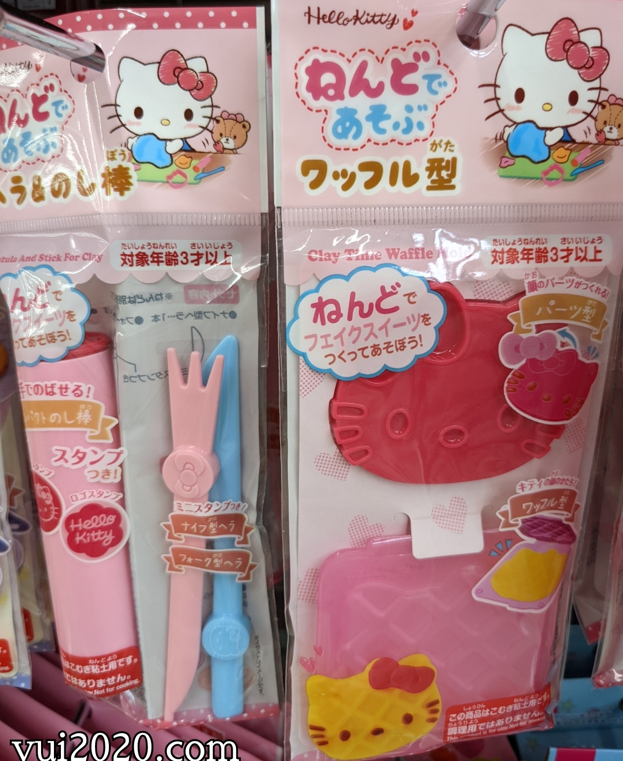 ダイソー　ハローキティ　ねんどであそぶヘラ＆のし棒、ハローキティ　ねんどであそぶワッフル型