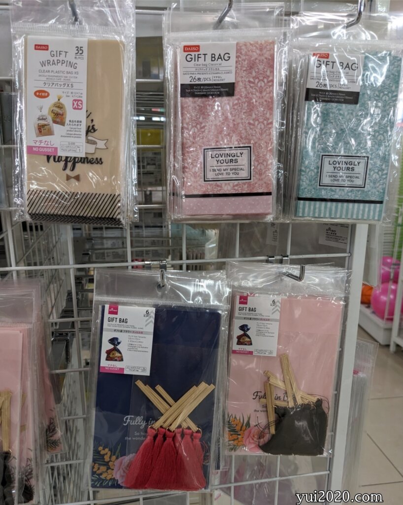 ダイソー　クリアバッグ、ギフト袋フラワー　タッセル付