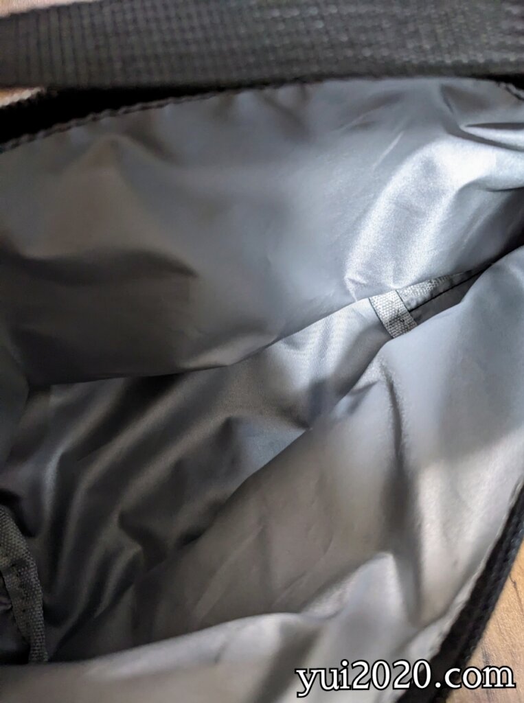 内側がアルミコーティングされています