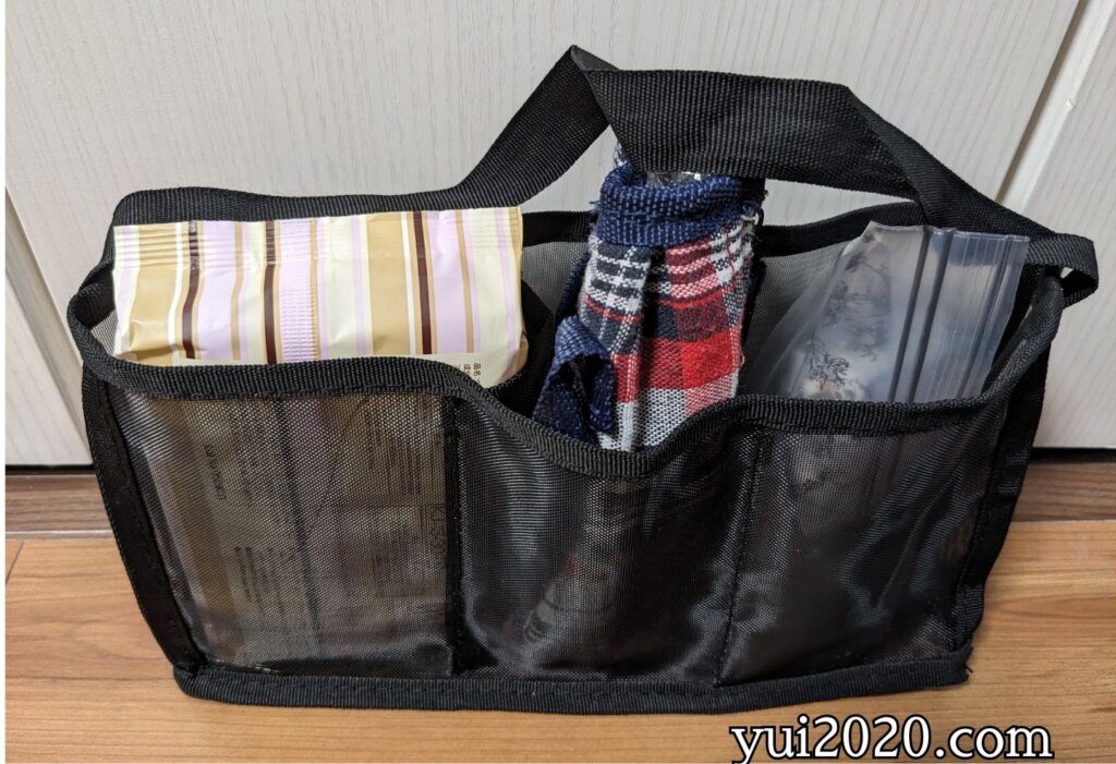 車で使うグッズを入れたところ。